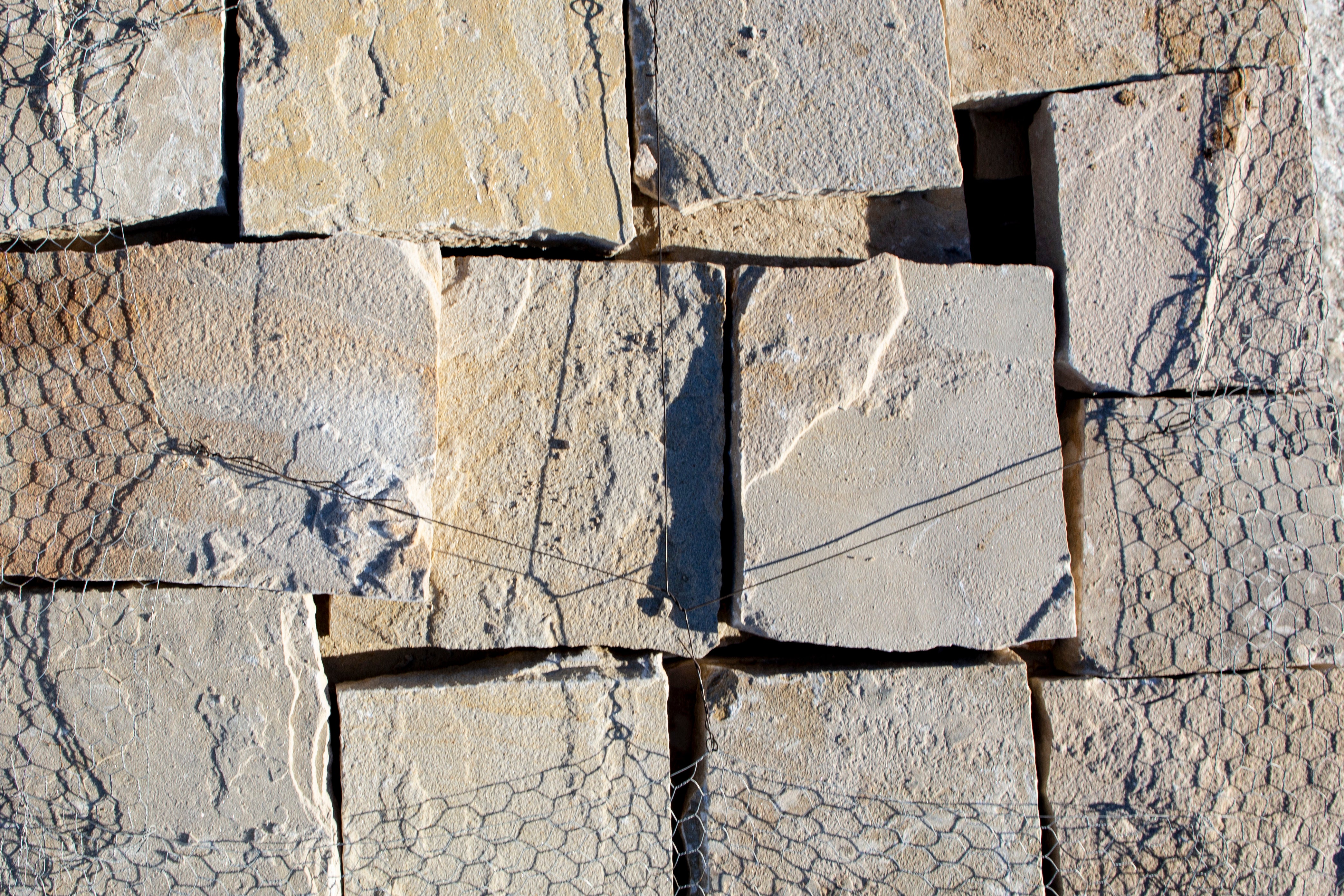 What are the available lengths for the wallstone?