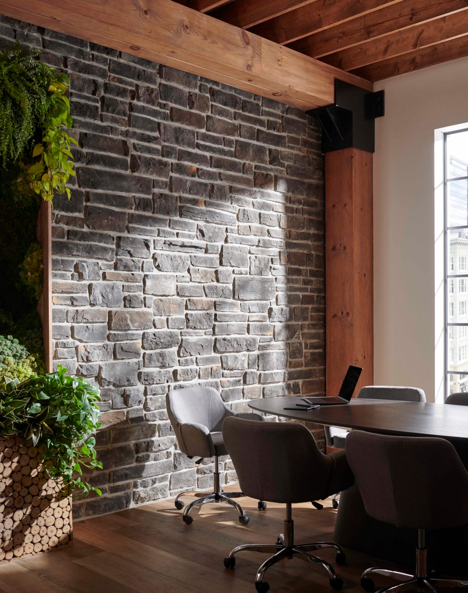 What style of stone is the Weather Ledge Veneer?